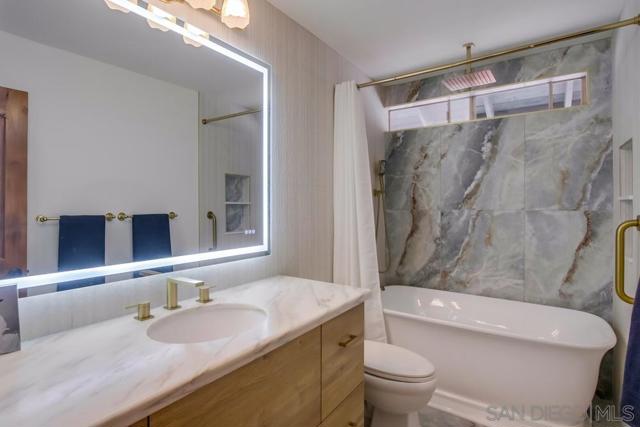 10616 Falcon Rim Pt, San Diego CA: https://media.crmls.org/mediaz/e1162178-992b-491c-9145-93ea52611270.jpg