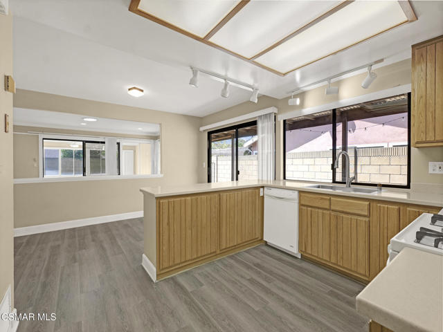 2264 Cochran Street, Simi Valley CA: https://media.crmls.org/mediaz/e1168793-9ab4-4485-ba67-0e1029e006f2.jpg