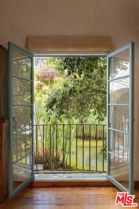 350 N Cliffwood Avenue, Los Angeles CA: https://media.crmls.org/mediaz/e116e70d-353c-4cba-a3ca-2f8154fe7a1c.jpg