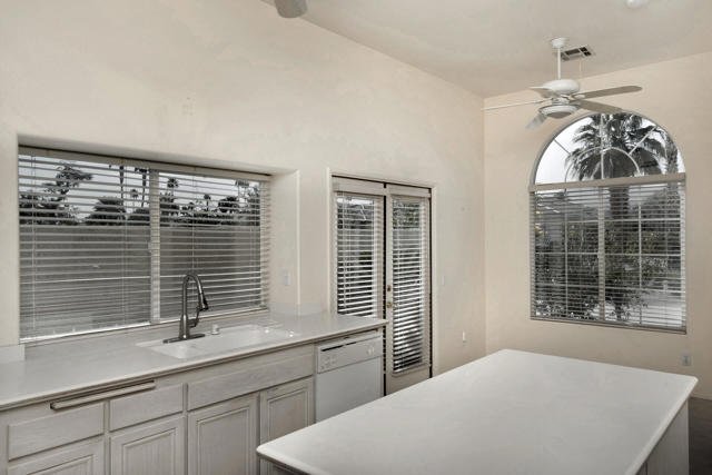 5 Novato Terrace, Rancho Mirage CA: https://media.crmls.org/mediaz/e116ef3a-ae7c-4937-ab3e-f29a9a3fe35d.jpg