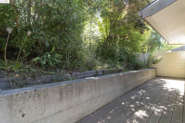 1881 Grand View Drive, Oakland CA: https://media.crmls.org/mediaz/e1170d95-3fa6-4f0e-b2a7-7d45cc0028c7.jpg