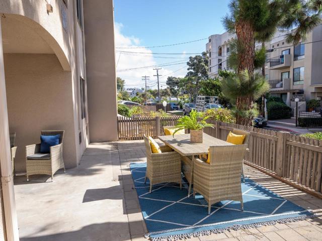 Detail Gallery Image 8 of 22 For 1225 Pacific Beach Dr Dr 1e,  San Diego,  CA 92109 - 2 Beds | 2 Baths