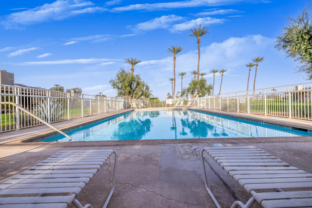 19 Colgate Drive, Rancho Mirage CA: https://media.crmls.org/mediaz/e11764ed-8c13-4301-adbf-d755ff81ff9a.jpg