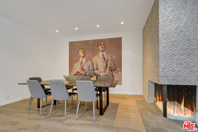 602 N Whittier Drive, Beverly Hills CA: https://media.crmls.org/mediaz/e11782c7-9fe6-454c-a0e5-574bb5341782.jpg