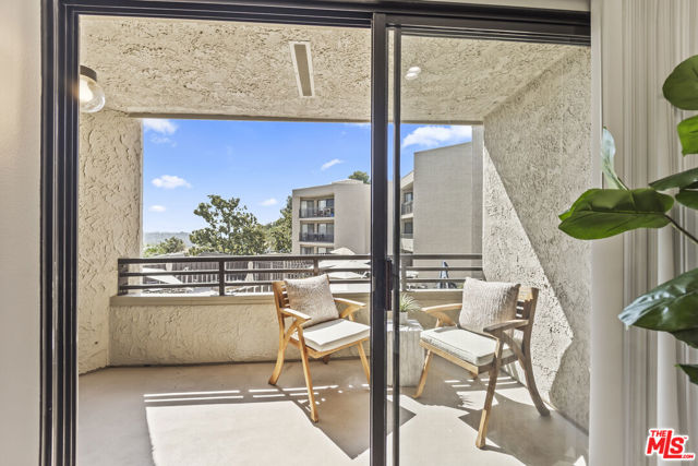 4589 Via Marisol, Los Angeles CA: https://media.crmls.org/mediaz/e11837ec-e14a-40ff-be77-23a5d912ed87.jpg