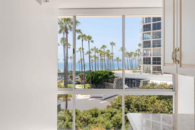 1820 Avenida Del Mundo, Coronado CA: https://media.crmls.org/mediaz/e118a2b5-1b8d-4999-a1ae-99dec961975b.jpg