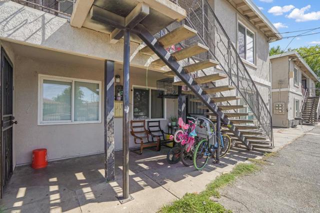 Image 20 of 23 For 717 Lampasas Avenue