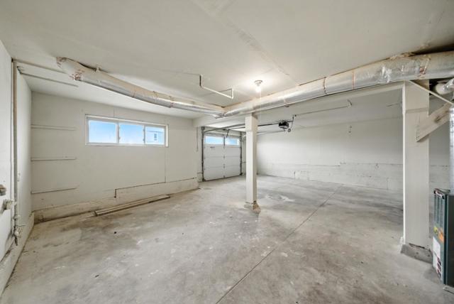 362 Lakeshire Drive, Daly City CA: https://media.crmls.org/mediaz/e1196edb-7620-48b2-a31c-01dd885dde46.jpg