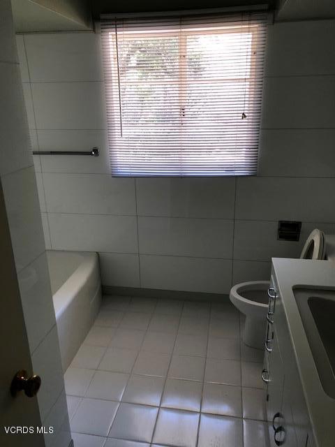 16350 Maricopa Highway, Ojai CA: https://media.crmls.org/mediaz/e119cb19-6bd2-4532-8a82-4bc5bf2c873b.jpg