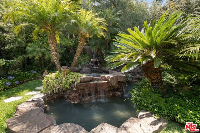 515 Warner Avenue, Los Angeles CA: https://media.crmls.org/mediaz/e119cea1-fd2f-4cd5-adbe-e438e5d12ebe.jpg