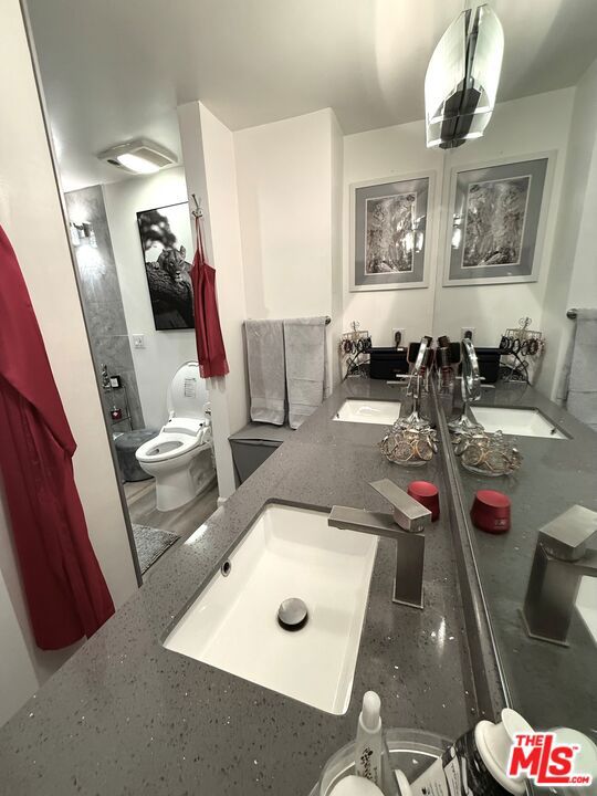 843 4th Street, Santa Monica CA: https://media.crmls.org/mediaz/e119dc13-f7c5-4d6c-a7a9-0f322055dcd0.jpg