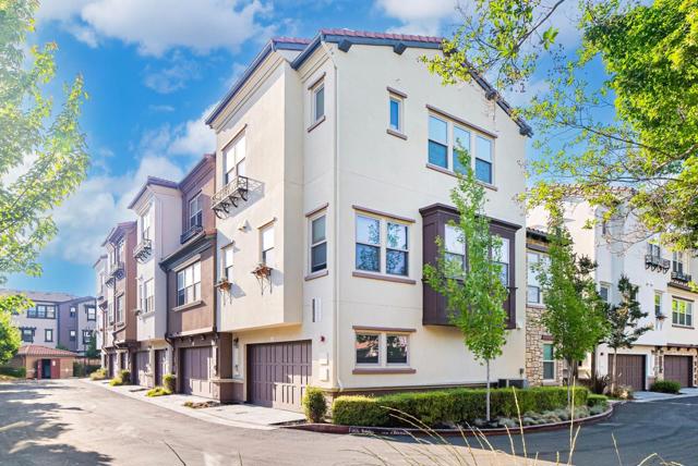 329 Cherokee Loop, Mountain View CA: https://media.crmls.org/mediaz/e11a258a-aef8-4ac2-83a5-fb46e0219c38.jpg