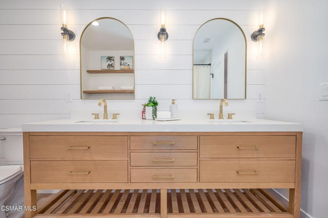 674 Lautrec Court, Thousand Oaks CA: https://media.crmls.org/mediaz/e11a73a6-bccb-49bc-a41d-6e918a62d929.jpg