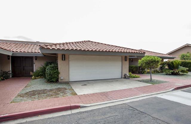 7648 Caminito Coromandel, La Jolla CA: https://media.crmls.org/mediaz/e11aaa1e-fef3-402e-9b94-e3d32c5d5d4f.jpg