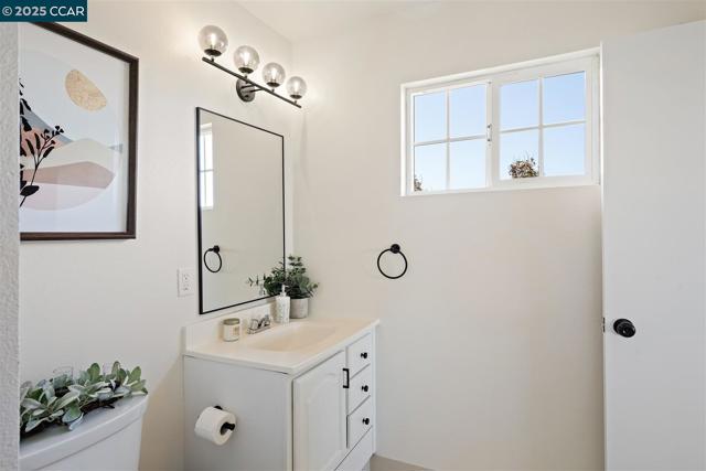 2283 Greenwich Rd, San Pablo CA: https://media.crmls.org/mediaz/e11c2436-bc11-439b-9854-2d32609f31dd.jpg