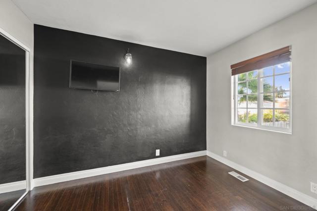 795 W Washington Ave, El Cajon CA: https://media.crmls.org/mediaz/e11c37d4-89ae-4872-83c1-9d7fd2797a2e.jpg