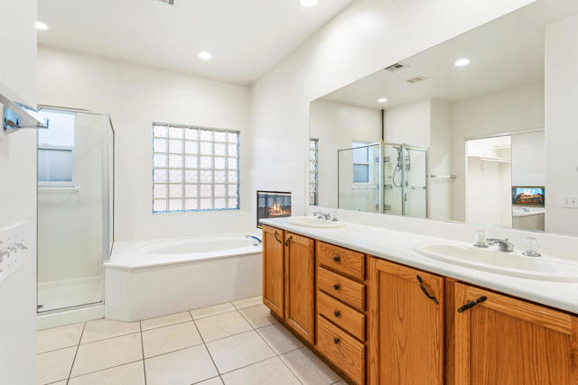 79528 Morning Glory Court, La Quinta CA: https://media.crmls.org/mediaz/e11cee9b-74be-43b2-bc73-a235a09375a9.jpg