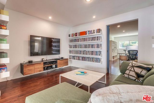 7706 Chandelle Place, Los Angeles CA: https://media.crmls.org/mediaz/e11d0b11-44b2-4901-a214-3b2d5023d423.jpg