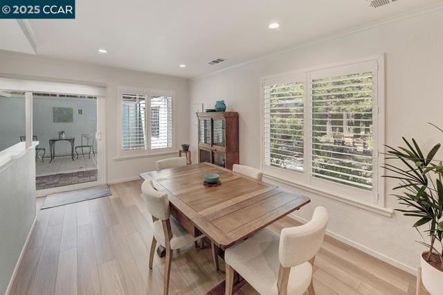 3128 Tice Creek Dr, Walnut Creek CA: https://media.crmls.org/mediaz/e11d1673-6b4a-4cb5-99e3-4bc3fce1adce.jpg