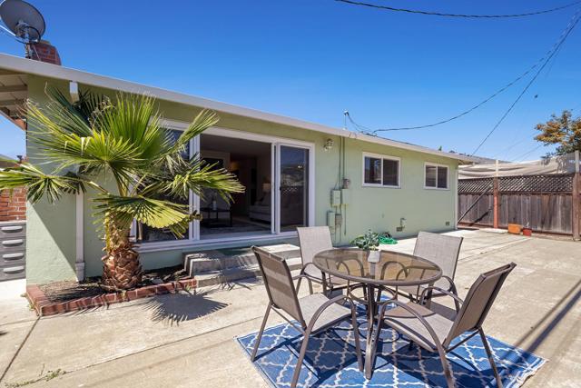 2225 Salisbury Way, San Mateo CA: https://media.crmls.org/mediaz/e11d6c88-c665-48e3-9033-126823e6fde2.jpg