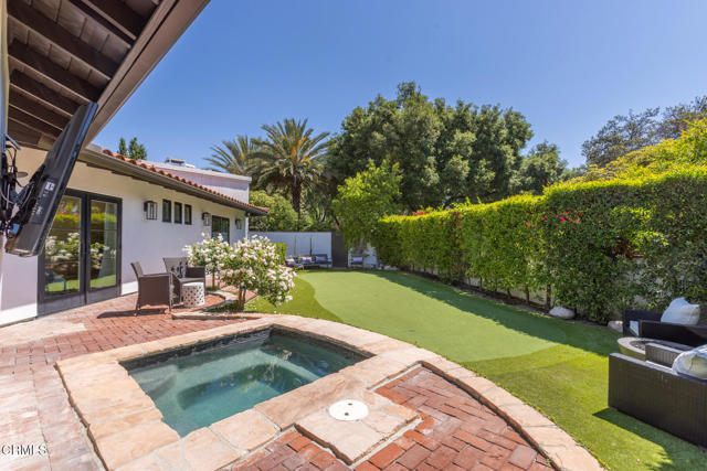 4435 Encinas Drive, La Canada Flintridge CA: https://media.crmls.org/mediaz/e11d9611-6af1-4982-be00-48f05f91b4d4.jpg