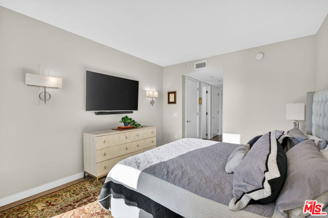 1755 Ocean Avenue, Santa Monica CA: https://media.crmls.org/mediaz/e11dc8d0-f5dd-4b17-ab9d-1303d0f55a5c.jpg