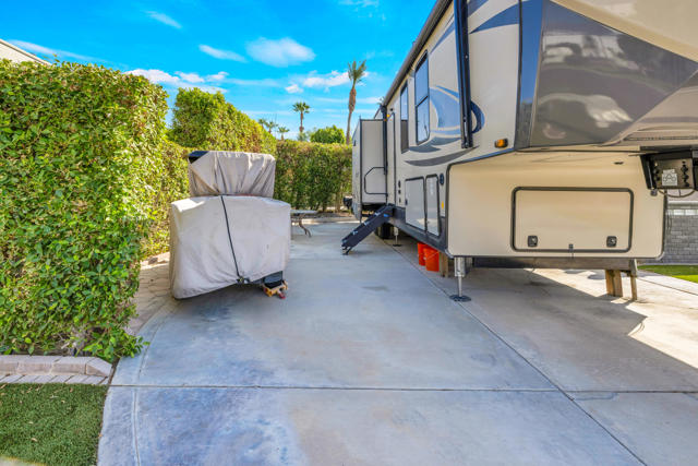 69411 R Ramon Rd #98, Cathedral City CA: https://media.crmls.org/mediaz/e11e3424-c4c3-4706-8e03-348a6b87b28a.jpg
