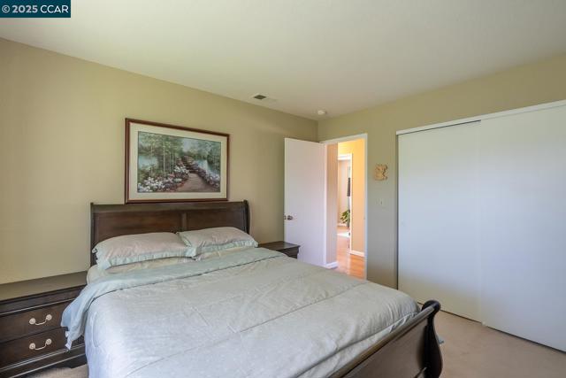 6082 Slopeview Ct, Castro Valley CA: https://media.crmls.org/mediaz/e11e5d8d-0bd5-4d9e-98f1-a13398403401.jpg