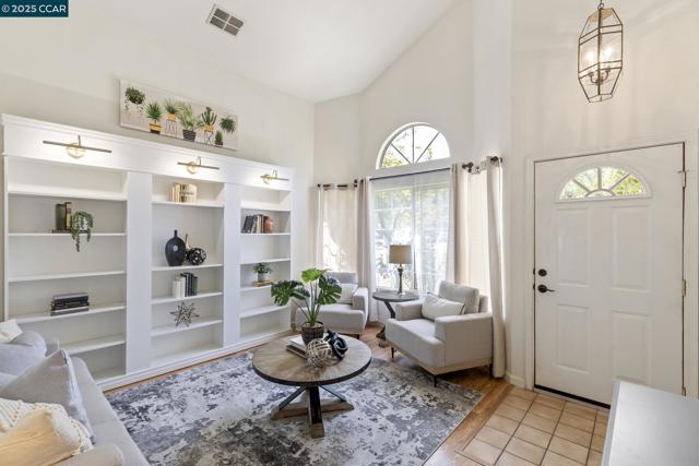 1015 Hidden Oak Ct, Concord CA: https://media.crmls.org/mediaz/e11eb5d2-47ff-49cb-8deb-cb491f1eabbf.jpg