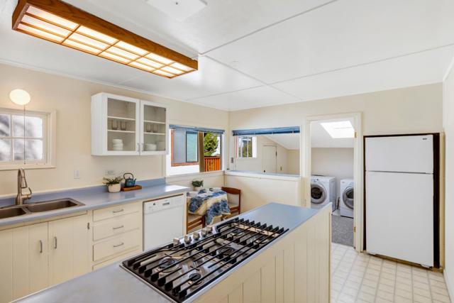 642 Cypress Street, Monterey CA: https://media.crmls.org/mediaz/e11edbbf-9fc5-44f2-9281-68a0fd915554.jpg