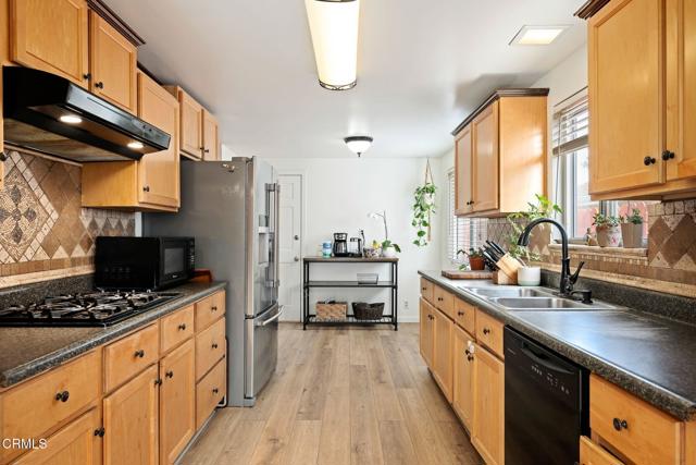 2203 Fawn Place, Ventura CA: https://media.crmls.org/mediaz/e11f29b7-5bd9-4d15-a408-f16b6d2dd55f.jpg