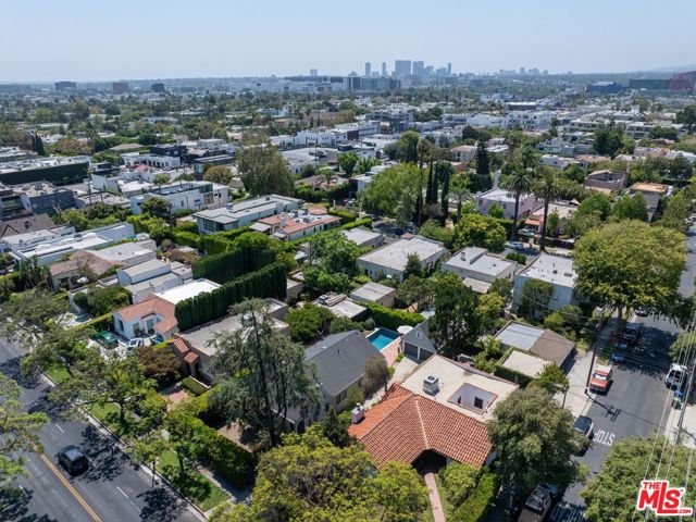 749 N Crescent Heights Boulevard, Los Angeles CA: https://media.crmls.org/mediaz/e11f5e9f-cec0-4b8f-971d-9d955631066c.jpg