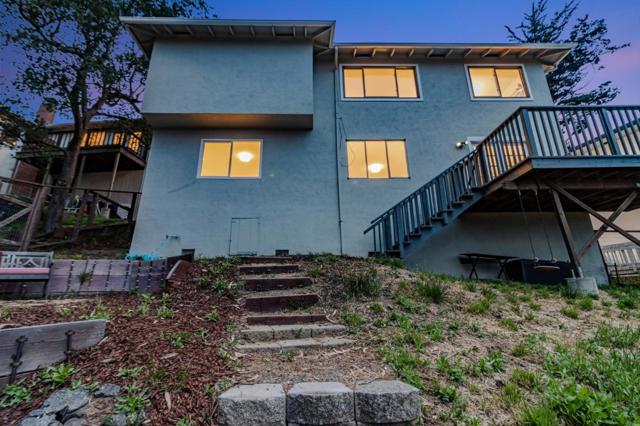 6827 Ridgewood Drive, Oakland CA: https://media.crmls.org/mediaz/e1202290-d362-4ca8-abf1-e3d5896dbd17.jpg