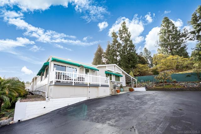2130 Sunset Dr, Vista CA: https://media.crmls.org/mediaz/e1202ebe-1afb-4696-9005-3f3d3d355808.jpg
