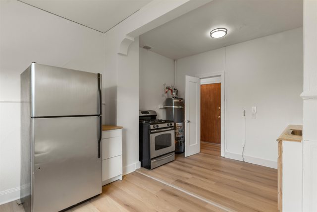 2238 7Th, Berkeley CA: https://media.crmls.org/mediaz/e1208a03-ec3c-4860-8a82-b48c14706121.jpg