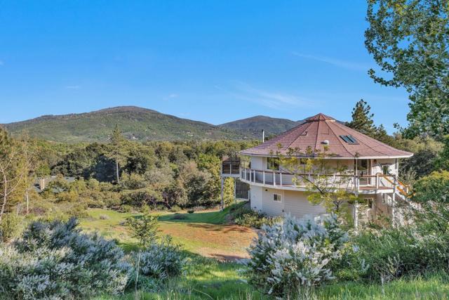 4667 Luneta View Rd, Julian CA: https://media.crmls.org/mediaz/e120cb43-5df9-488a-8cbb-5c00f1faa946.jpg