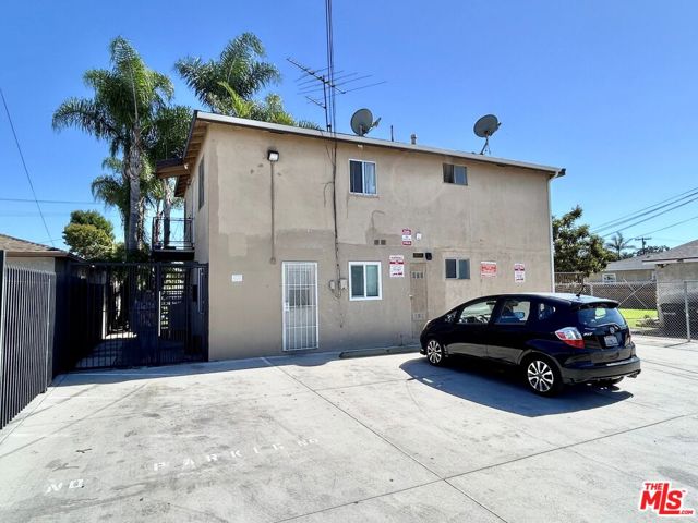 1041 Gulf Avenue, Wilmington CA: https://media.crmls.org/mediaz/e120dc33-7f1a-45fa-8b6d-c354281df641.jpg