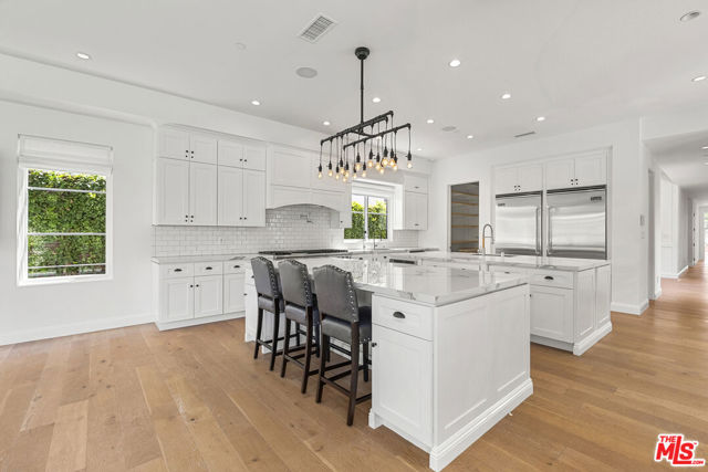 530 N Alta Vista Boulevard, Los Angeles CA: https://media.crmls.org/mediaz/e121bb20-a6df-48bf-8c5f-6a7e2163af07.jpg