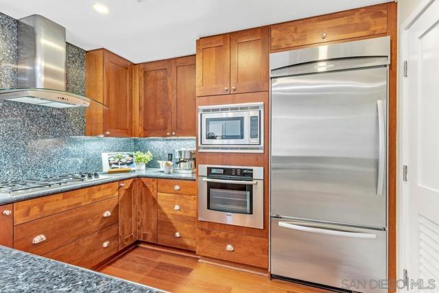 700 W E St, San Diego CA: https://media.crmls.org/mediaz/e1227698-b57b-441b-a7c8-61a5ca6e4c2a.jpg