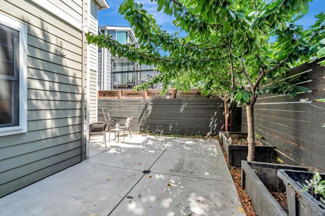 1633 15th Street, Oakland CA: https://media.crmls.org/mediaz/e123b6af-ea4c-4197-81ff-be8a34d775c3.jpg