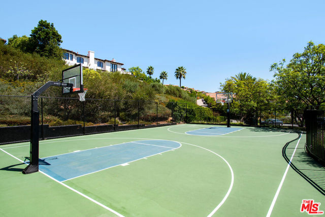 16724 Calle Arbolada, Pacific Palisades CA: https://media.crmls.org/mediaz/e123f6ad-3063-49be-9554-7b6c15cf4539.jpg