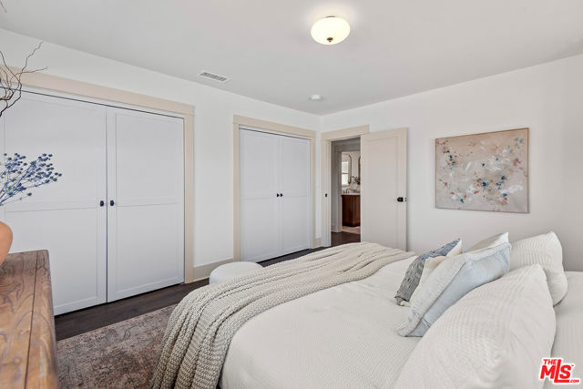 3816 S Harvard Boulevard, Los Angeles CA: https://media.crmls.org/mediaz/e124a052-b982-4425-b360-adbecbe97496.jpg