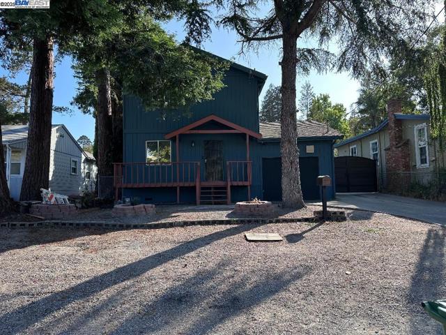 8065 earl st, Oakland CA: https://media.crmls.org/mediaz/e124a0a0-f031-46fc-8503-34ca72b4f47a.jpg