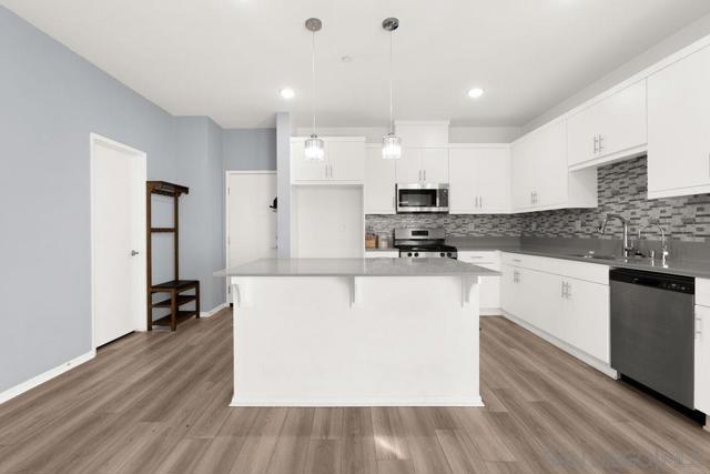 347 Sweet Pl, Fallbrook CA: https://media.crmls.org/mediaz/e124b653-83eb-4b6c-af7f-6a8d8f352c0f.jpg