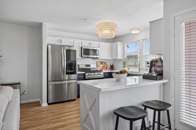 Detail Gallery Image 4 of 24 For 11218 Snapdragon St, Ventura,  CA 93004 - 2 Beds | 2 Baths