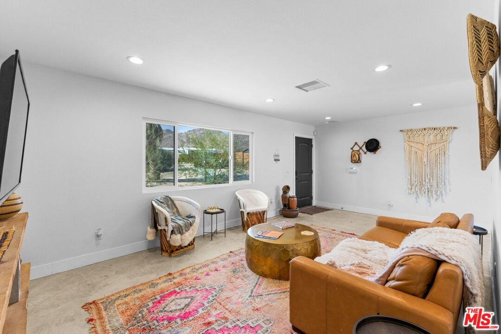 MLS #25621525 image #1