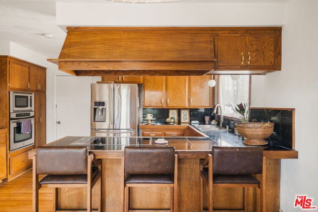 4748 Round Top Drive, Los Angeles CA: https://media.crmls.org/mediaz/e1256525-1b28-4f7e-b275-4613ac2ccdbf.jpg