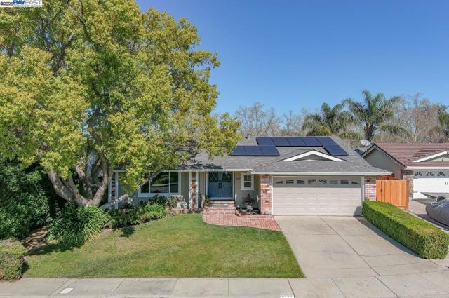 6767 Taffy Ct, Pleasanton CA: https://media.crmls.org/mediaz/e125d25b-8d79-4d5b-bfe9-bfb37855f5fc.jpg