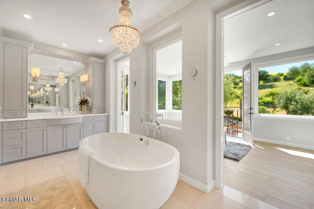 5715 Calais Court, Calabasas CA: https://media.crmls.org/mediaz/e125d4bb-4041-4050-b16e-d4e0cf934c15.jpg