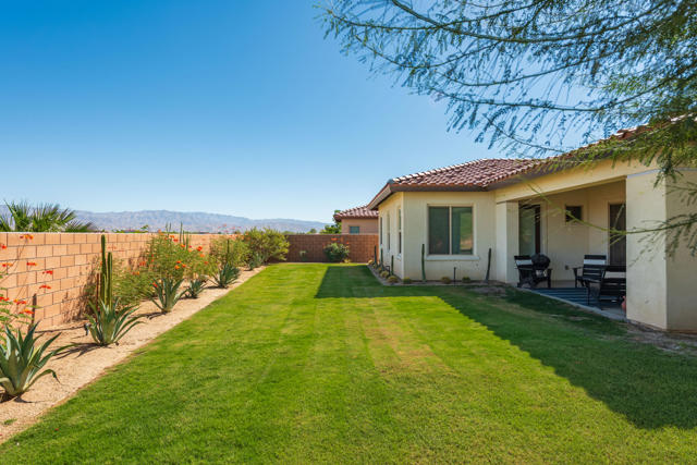 74292 Zeppelin Drive, Palm Desert CA: https://media.crmls.org/mediaz/e126595d-d27a-4a43-9798-f22de319fa86.jpg